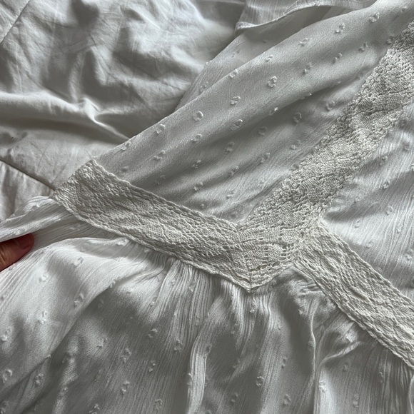 ANGIE white flutter sleeve lace detailing top size L loose Fit - Picture 11 of 16